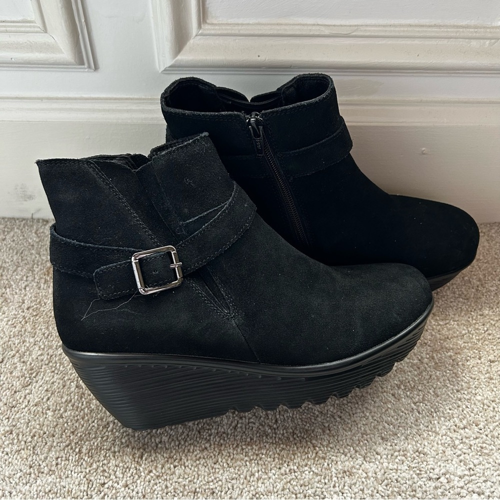 Sketchers Parallel Day Date Wedge Booties Ankle Boot Zip-Up Black Suede 8.5